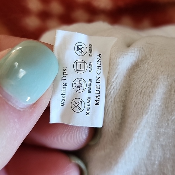 EUC Fisfet: Pom Pom Beanie, Cream colored, one-size-fits-most - Picture 5 of 7